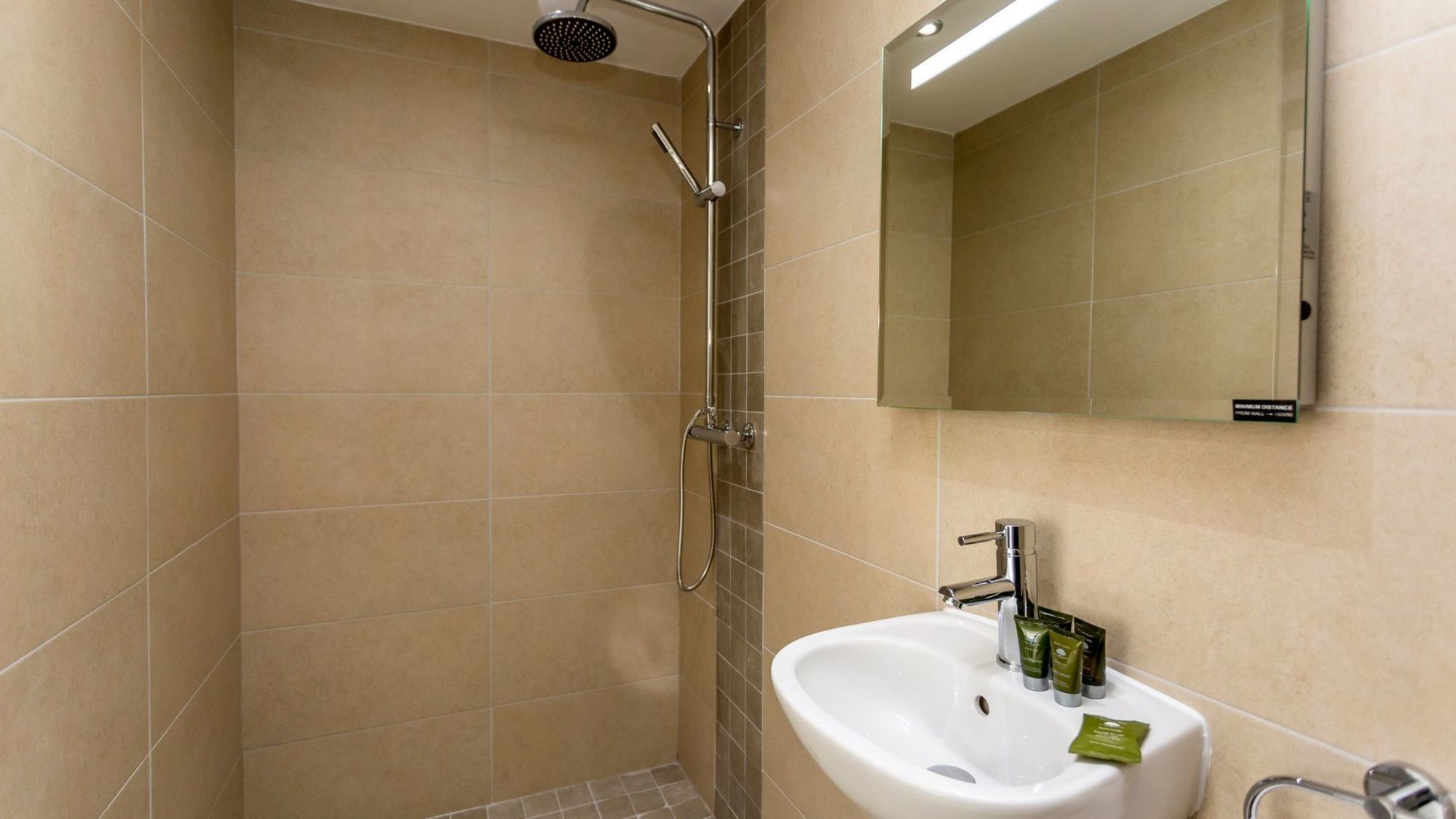 Superb Studio In The Middle Of Манчестър Екстериор снимка