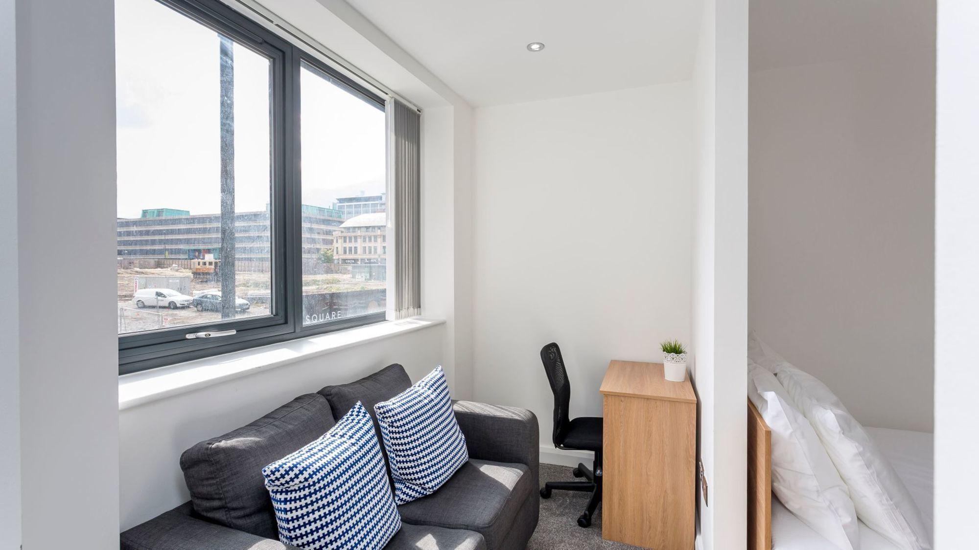 Superb Studio In The Middle Of Манчестър Екстериор снимка